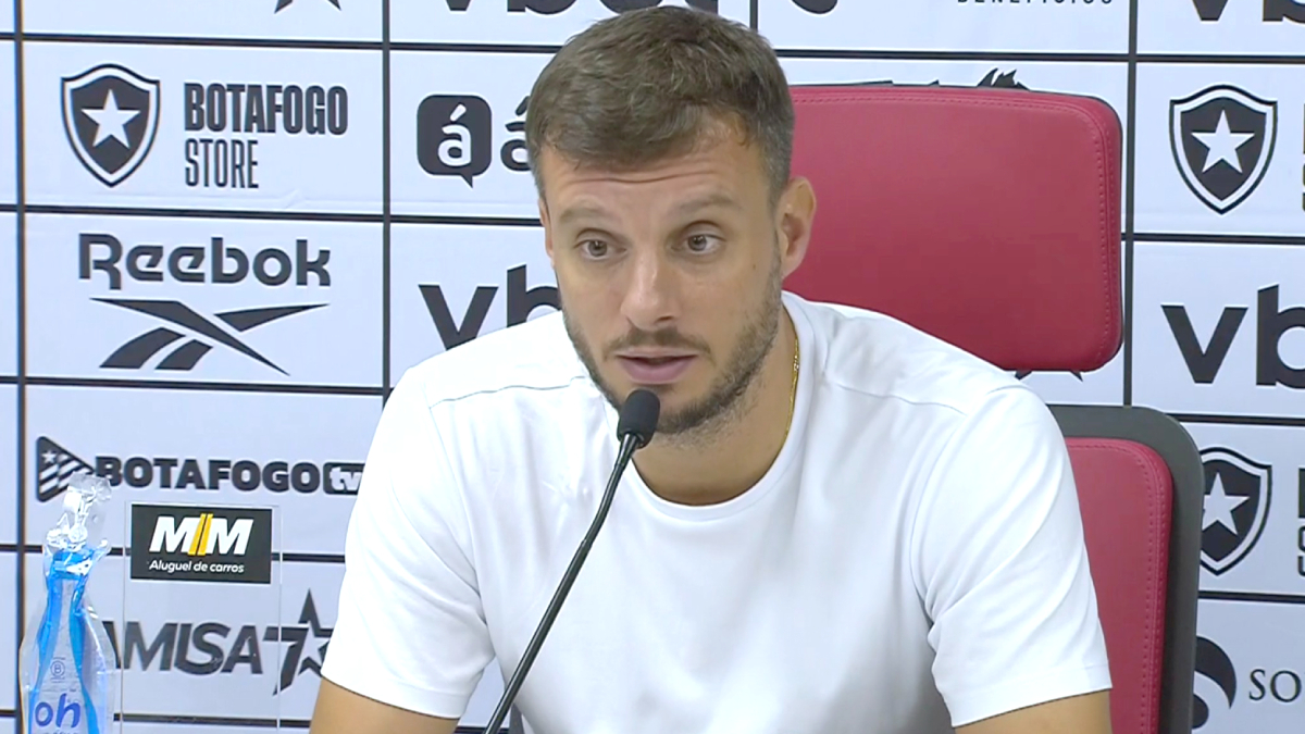 Martín Anselmi em Red Bull Bragantino x Botafogo | Campeonato Brasileiro 2026