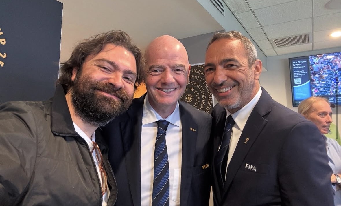 João Paulo Magalhães, do Botafogo, Gianni Infantino, da Fifa, e Djorkaeff