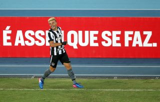 Lateral do Palmeiras, Victor Luis revive passagem pelo Botafogo e recorda momentos: ‘Foi muito marcante’