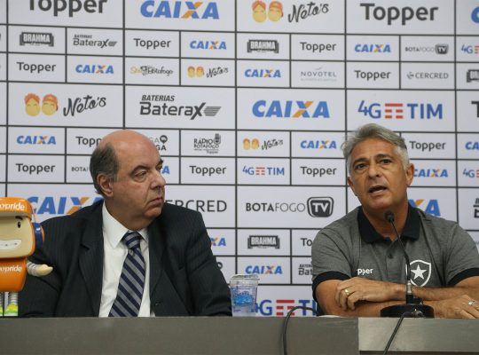 Mufarrej pede união e fala sobre Paquetá: ‘Somos corneteiros com cautela’ Mufarrej pede união e fala sobre Paquetá: ‘Somos corneteiros com cautela’