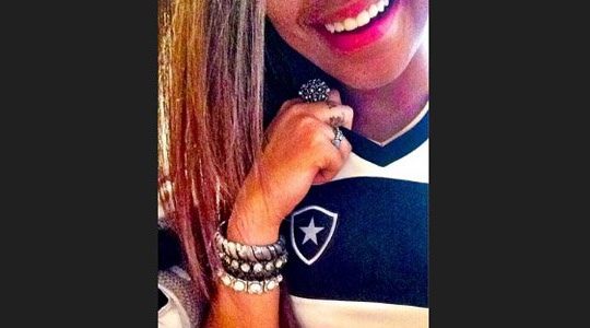 Botafogo pensa em usar Rafaella, irmã de Neymar, e Anitta em ações de marketing Botafogo pensa em usar Rafaella, irmã de Neymar, e Anitta em ações de marketing