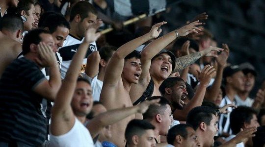 Na galera! Dupla campeã com o Botafogo em 1995 assistirá ao jogo contra o Bahia na arquibancada Na galera! Dupla campeã com o Botafogo em 1995 assistirá ao jogo contra o Bahia na arquibancada