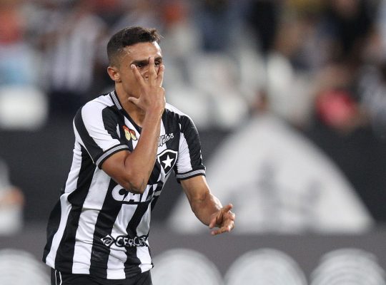Erik se declara à torcida do Botafogo e elege seus principais momentos pelo clube Erik se declara à torcida do Botafogo e elege seus principais momentos pelo clube