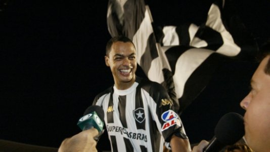 Dodô vê Autuori como referência, elege gol favorito pelo Botafogo e não descarta retorno Dodô vê Autuori como referência, elege gol favorito pelo Botafogo e não descarta retorno