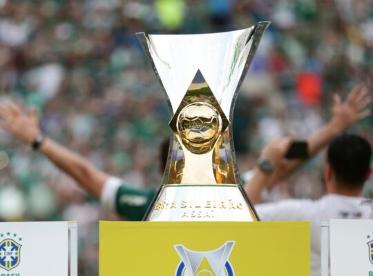 Clubes fracassam em negociação com Globo e aceitam redução das cotas do Brasileirão Clubes fracassam em negociação com Globo e aceitam redução das cotas do Brasileirão