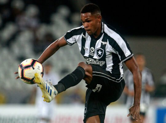 Lucas Barros: ‘Sei que estou em débito no Botafogo, mas vou trabalhar para dar volta por cima’ Lucas Barros: ‘Sei que estou em débito no Botafogo, mas vou trabalhar para dar volta por cima’