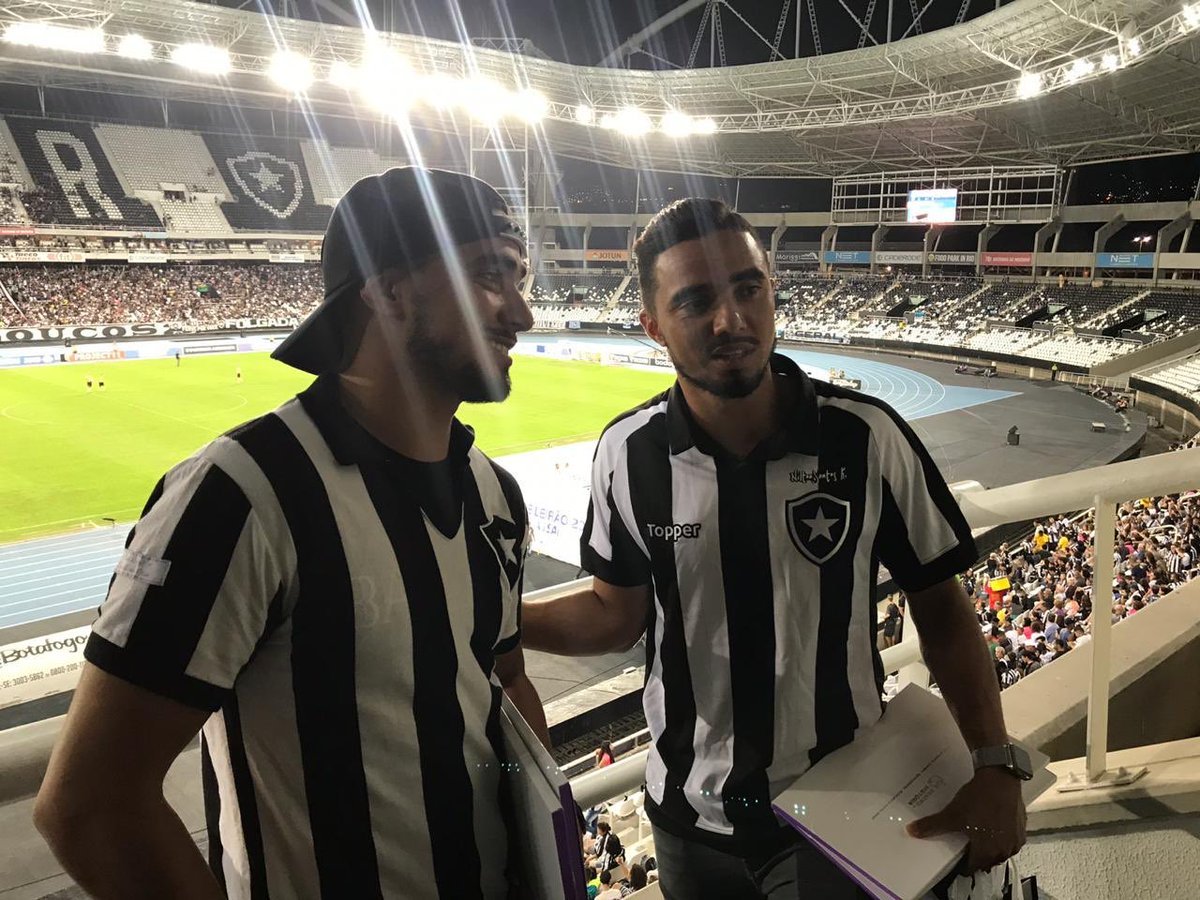 Gêmeos Rafael e Fábio foram ao Nilton Santos ver Botafogo x Grêmio em 2019