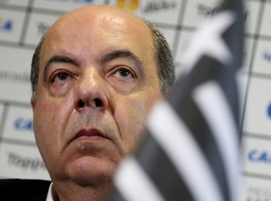 ‘Não é porque estamos precisando de receita que vamos colocar nossos jogadores em xeque’, defende presidente Botafogo ‘Não é porque estamos precisando de receita que vamos colocar nossos jogadores em xeque’, defende presidente Botafogo