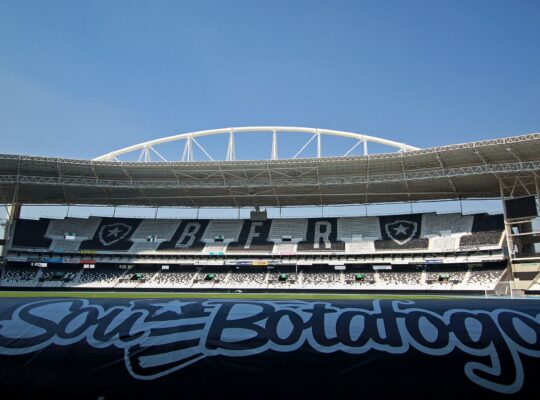 Botafogo se reapresenta virtualmente e retoma trabalhos; Paulo Autuori pede extremo cuidado com a saúde Botafogo se reapresenta virtualmente e retoma trabalhos; Paulo Autuori pede extremo cuidado com a saúde
