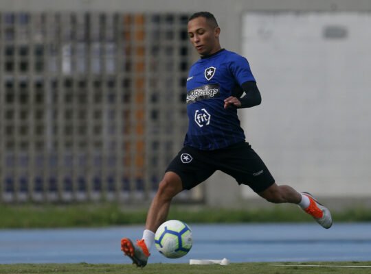 Botafogo tem ‘acordo de cavalheiros’ para renovar com atacante Lucas Campos Botafogo tem ‘acordo de cavalheiros’ para renovar com atacante Lucas Campos