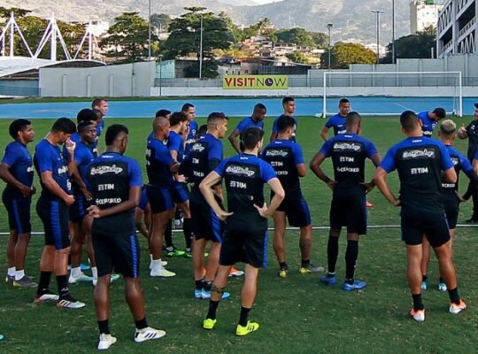 Em protesto, mas focados: elenco do Botafogo garante trabalho e descarta boicote em campo Em protesto, mas focados: elenco do Botafogo garante trabalho e descarta boicote em campo