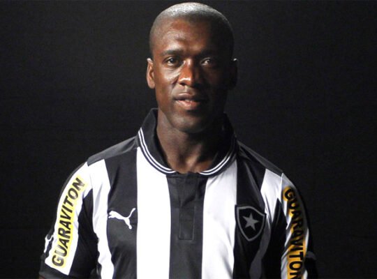 Especialista lembra a questão de Seedorf do Botafogo, que busca astros: ‘Tem que trabalhar dentro do orçamento’ Especialista lembra a questão de Seedorf do Botafogo, que busca astros: ‘Tem que trabalhar dentro do orçamento’