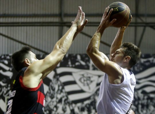 Basquete: Botafogo supera o Flamengo em General Severiano e lidera o Estadual Basquete: Botafogo supera o Flamengo em General Severiano e lidera o Estadual