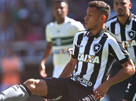 Renan Gorne sonha em voltar ao Botafogo: ‘Gostaria de vestir novamente a camisa do mais tradicional’ Renan Gorne sonha em voltar ao Botafogo: ‘Gostaria de vestir novamente a camisa do mais tradicional’