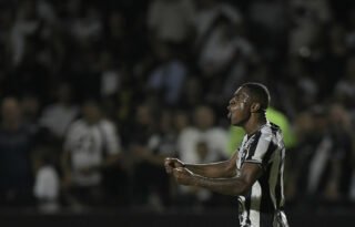 Marcelo Benevenuto avalia jovens zagueiros do Botafogo e cobra maior paciência da torcida com garotos: ‘Isso chateia’