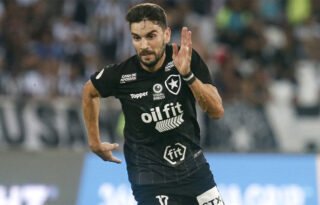 Montenegro rebate críticas de Rodrigo Pimpão ao Botafogo: ‘Ninguém iria ao aeroporto ou viraria sócio por causa dele’