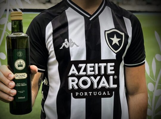 Vice de finanças do Botafogo entende saída da Azeite Royal e fala em ‘flexibilizar pagamentos’ com patrocinadores Vice de finanças do Botafogo entende saída da Azeite Royal e fala em ‘flexibilizar pagamentos’ com patrocinadores