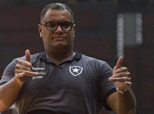 Basquete: Léo Figueiró enaltece temporada do Botafogo: ‘Guardaremos para sempre’ Basquete: Léo Figueiró enaltece temporada do Botafogo: ‘Guardaremos para sempre’