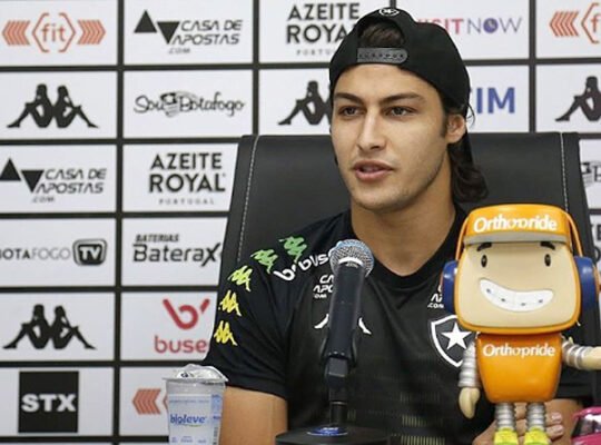 Rotenberg defende Marcinho e diz que Botafogo está atrás de um lateral-direito Rotenberg defende Marcinho e diz que Botafogo está atrás de um lateral-direito