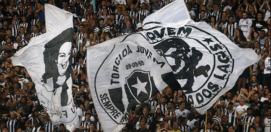 Torcida do Botafogo no Estádio Nilton Santos em Botafogo x Internacional | Campeonato Brasileiro 2019