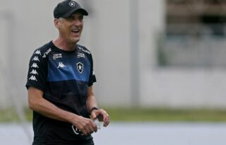 Em meio à crise, Botafogo aposta na lenda Flávio Tênius como treinador contra Ceará