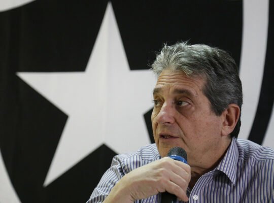 Rotenberg faz duras críticas a Yaya Touré, que não fechou com o Botafogo: ‘É um cara sem palavra, teve atitude sem caráter’ Rotenberg faz duras críticas a Yaya Touré, que não fechou com o Botafogo: ‘É um cara sem palavra, teve atitude sem caráter’
