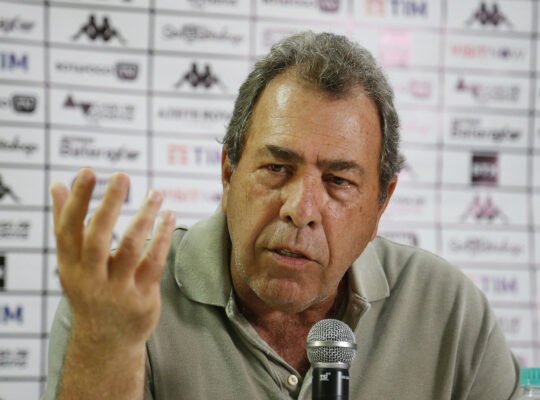 Montenegro critica ações do Flamengo por retorno: ‘Tomara que não precise treinar no cemitério’ Montenegro critica ações do Flamengo por retorno: ‘Tomara que não precise treinar no cemitério’