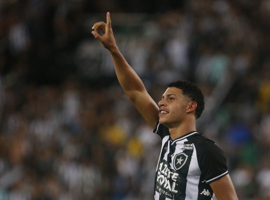 Cobiçado e em alta, Luis Henrique curte fase no Botafogo: ‘Penso apenas em me divertir dentro de campo’ Cobiçado e em alta, Luis Henrique curte fase no Botafogo: ‘Penso apenas em me divertir dentro de campo’