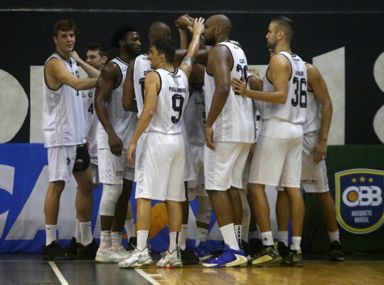 Basquete: clubes não esperam fim da quarentena e cancelam temporada do NBB Basquete: clubes não esperam fim da quarentena e cancelam temporada do NBB