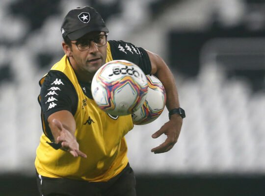 Alberto Valentim cobra R$ 263 mil do Botafogo em ação de execução no TJ do Rio Alberto Valentim cobra R$ 263 mil do Botafogo em ação de execução no TJ do Rio