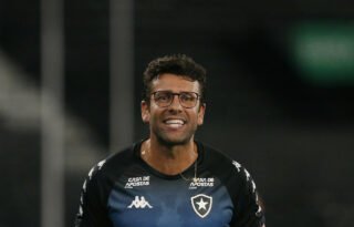 Último campeão pelo Botafogo, Alberto Valentim lamenta: ‘Dirigentes ficam na teoria, enganando quem trabalha e torcedores’