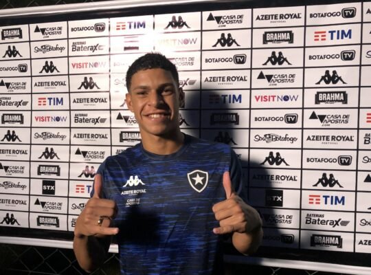 Observado pela Juventus, Luis Henrique, do Botafogo, entra na mira do Leicester City Observado pela Juventus, Luis Henrique, do Botafogo, entra na mira do Leicester City