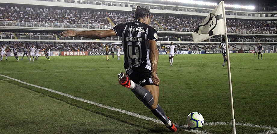 Botafogo analisa mercado sul-americano para contratar reforço para lateral-direita, hoje com Marcinho e Fernando Costanza