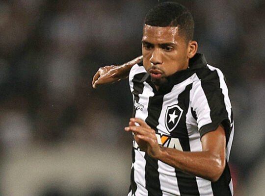 Ex-Botafogo e Palmeiras, Matheus Fernandes testa positivo para o novo coronavírus Ex-Botafogo e Palmeiras, Matheus Fernandes testa positivo para o novo coronavírus