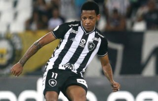 Saídas: Botafogo terá de negociar valor da rescisão de Carli e ficará com 42,5% dos direitos de Bochecha