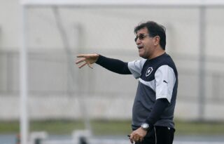 René Simões diz que não foi procurado, mas gostaria de voltar a ser técnico do Botafogo