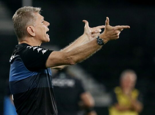 Autuori, do Botafogo, critica Campeonato Carioca: ‘Não há clima. Deram muitos tiros nos pés’ Autuori, do Botafogo, critica Campeonato Carioca: ‘Não há clima. Deram muitos tiros nos pés’