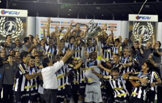 Torcida vence mais um enquete, e SporTV reprisará jogo do título do Botafogo do Carioca de 2013