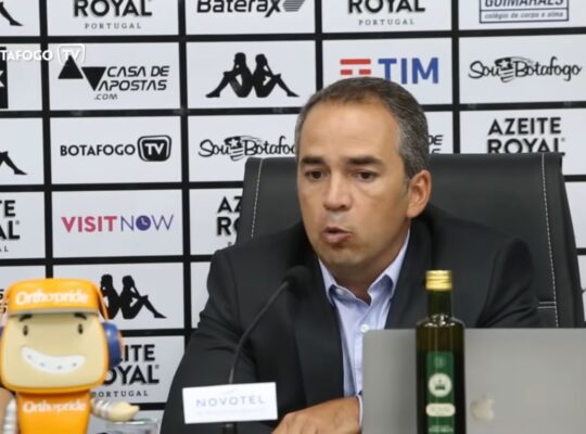 Botafogo adota cautela e só fará exames em massa de Covid-19 após sinal das autoridades Botafogo adota cautela e só fará exames em massa de Covid-19 após sinal das autoridades