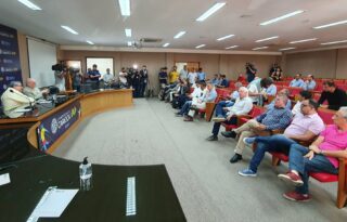 Botafogo e Fluminense querem impugnar reunião arbitral da Ferj para tratar da volta do futebol carioca