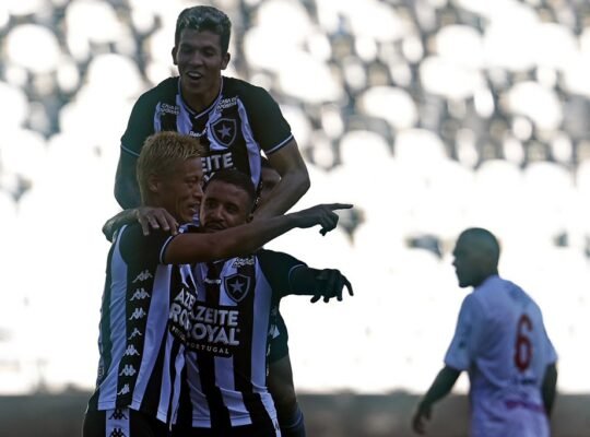 Botafogo aposta que Honda repetirá Seedorf em influência sobre jovens Botafogo aposta que Honda repetirá Seedorf em influência sobre jovens