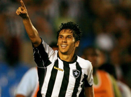 Cuca rasga elogios a Lucio Flavio, seu parceiro no Botafogo: ‘Um dos mais inteligentes que trabalhei’ Cuca rasga elogios a Lucio Flavio, seu parceiro no Botafogo: ‘Um dos mais inteligentes que trabalhei’