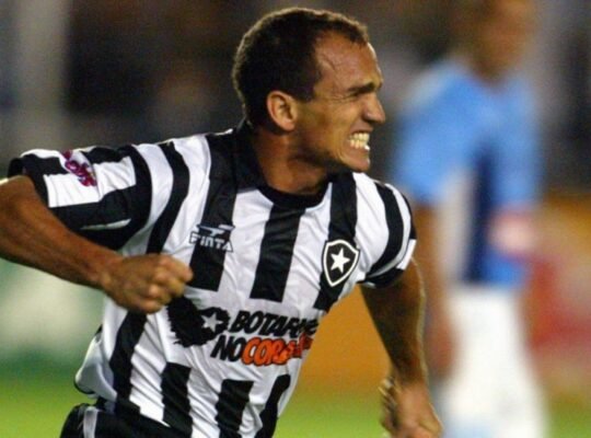 Ex-Botafogo, Sandro elege trio mais difícil que enfrentou e gols mais importantes Ex-Botafogo, Sandro elege trio mais difícil que enfrentou e gols mais importantes