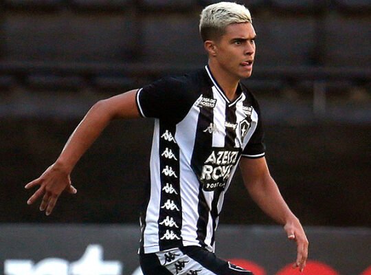 Fernando, lateral do Botafogo, está próximo de acerto com o Porto, diz jornal Fernando, lateral do Botafogo, está próximo de acerto com o Porto, diz jornal