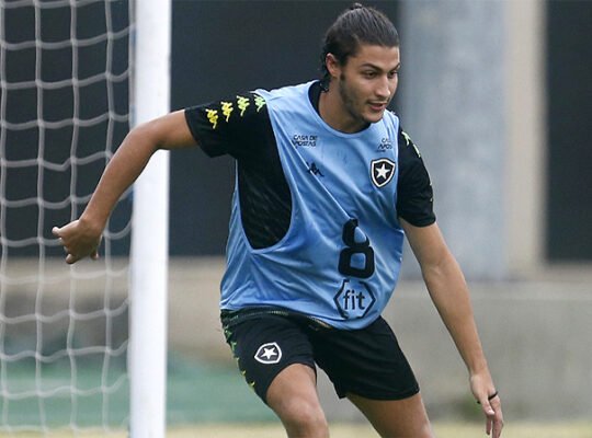 Marcinho vai cometer um grave erro se não renovar contrato com o Botafogo Marcinho vai cometer um grave erro se não renovar contrato com o Botafogo