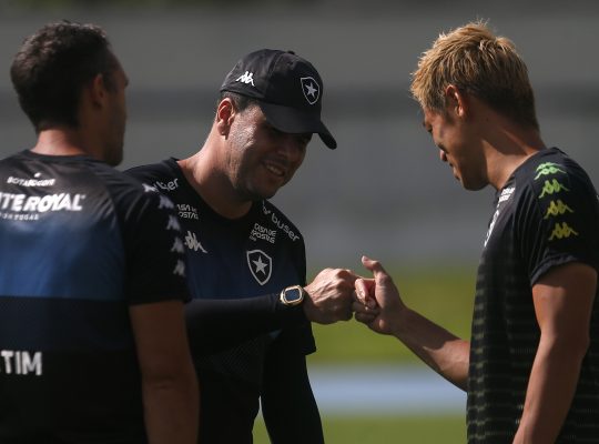 Auxiliar, Bruno Lazaroni elogia Honda no Botafogo: ‘Se destaca pelo profissionalismo e pela capacidade técnica’ Auxiliar, Bruno Lazaroni elogia Honda no Botafogo: ‘Se destaca pelo profissionalismo e pela capacidade técnica’