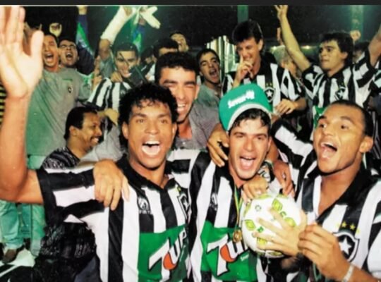 Campeão em 1995, Botafogo não perdeu clássicos naquele Brasileiro Campeão em 1995, Botafogo não perdeu clássicos naquele Brasileiro