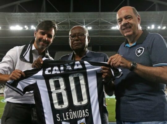 Substituir Nilton Santos, goleada no Flamengo e dedicação: a relação de Sebastião Leônidas com o Botafogo Substituir Nilton Santos, goleada no Flamengo e dedicação: a relação de Sebastião Leônidas com o Botafogo