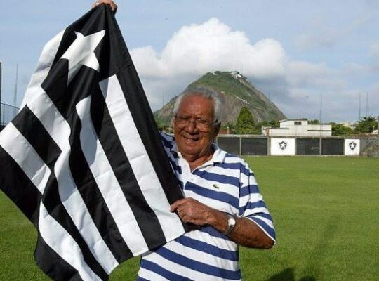 Há 95 anos nascia Nilton Santos, a ‘Enciclopédia do Futebol’ do Botafogo Há 95 anos nascia Nilton Santos, a ‘Enciclopédia do Futebol’ do Botafogo