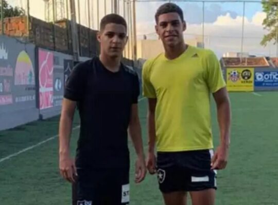 Tá no sangue! Pedro segue os passos do irmão Luis Henrique no Botafogo Tá no sangue! Pedro segue os passos do irmão Luis Henrique no Botafogo